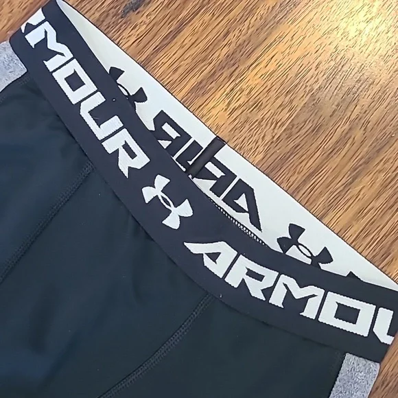 Under Armour YOUTH Boys Compression Pants 3/4 Tights Training  Size Med - Picture 3 of 5